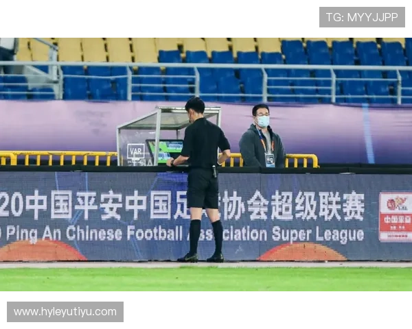 压人犯规判罚细节拆解：裁判如何界定身体接触违规？