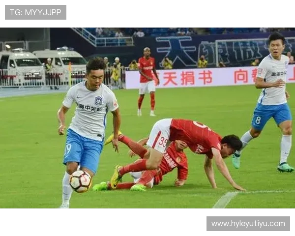 助理裁判职责详解：如何正确判罚越位和边线球规则