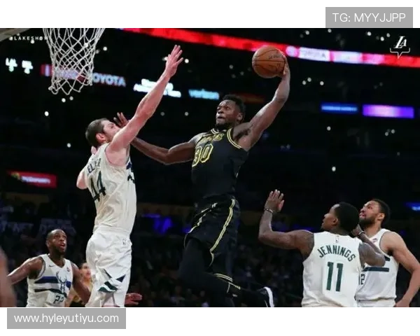 朱利叶斯·兰德尔高效内线单打展现季后赛关键得分能力