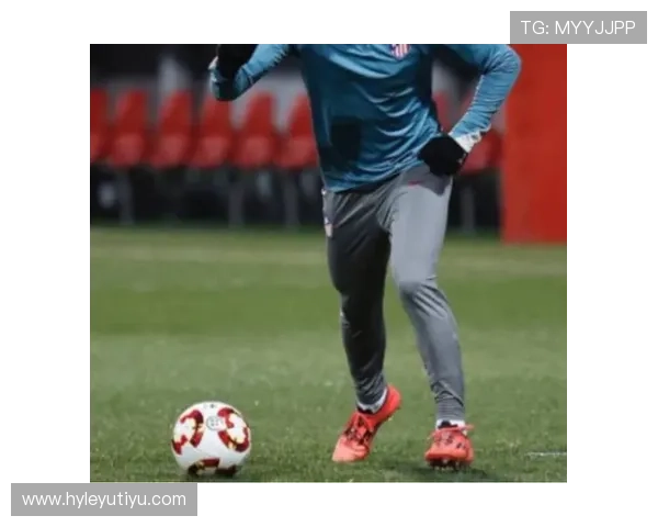 撕裂对方防线靠跑位造威胁本赛季前锋伊布胜年轻锋线