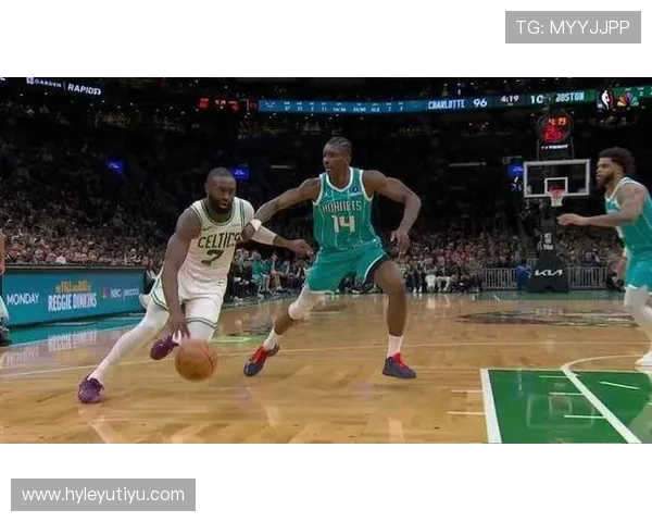 NBA翻腕违例判定细节解读：如何识别与避免这个常见争议动作？